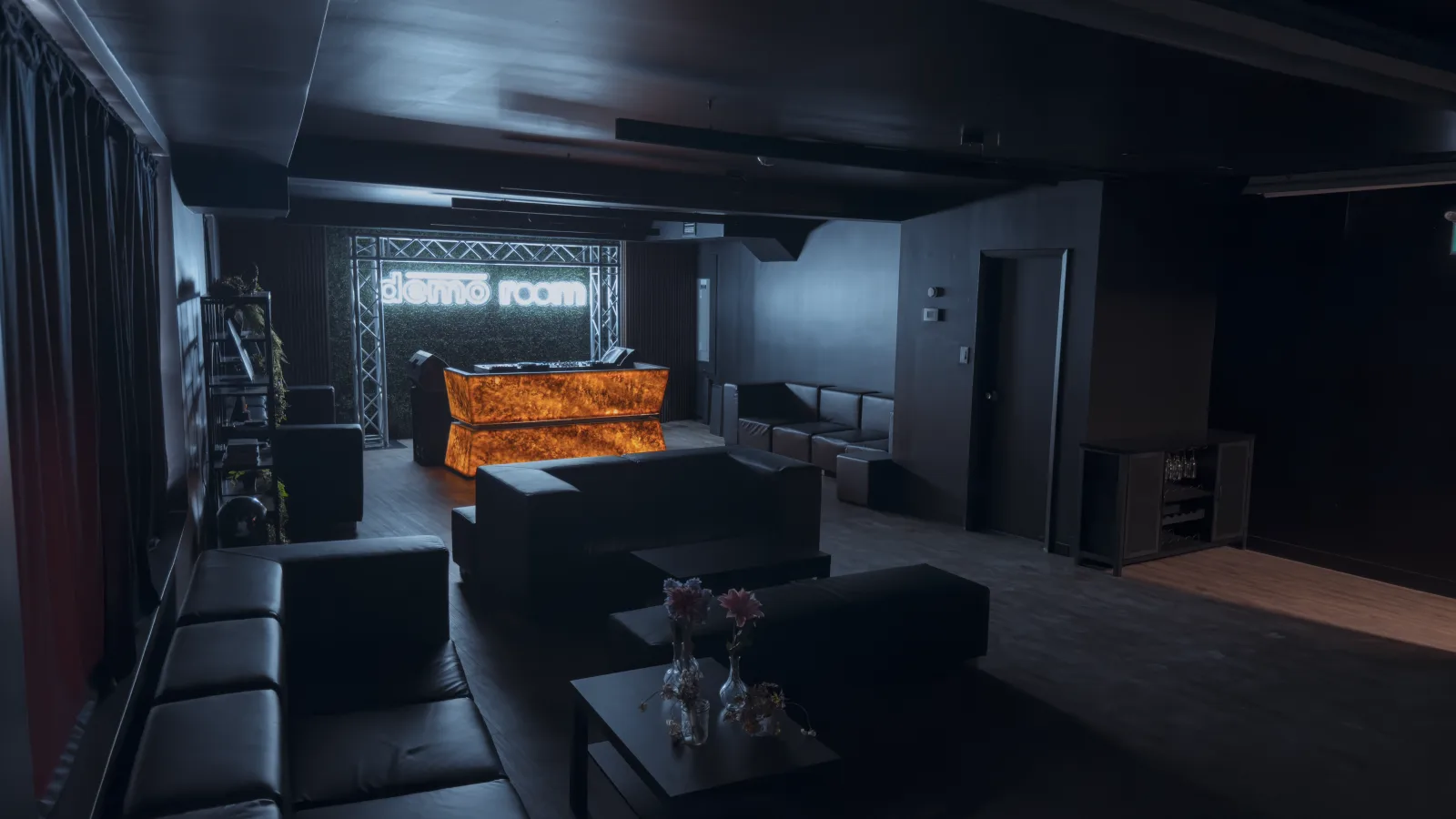 Green Room — lights off 4