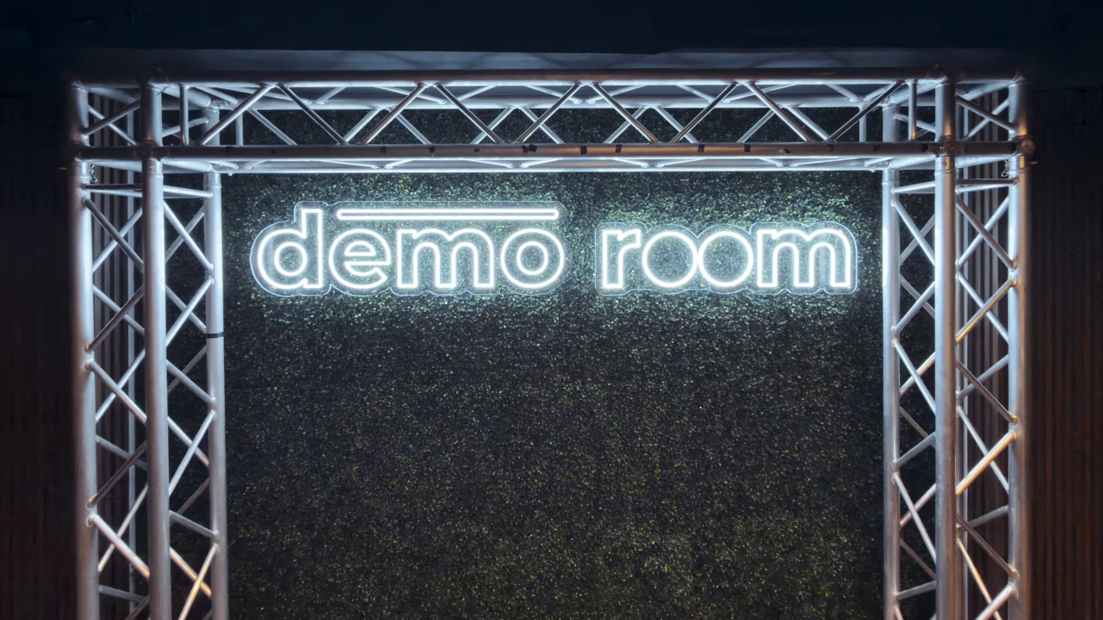 Green Room — lights on 7